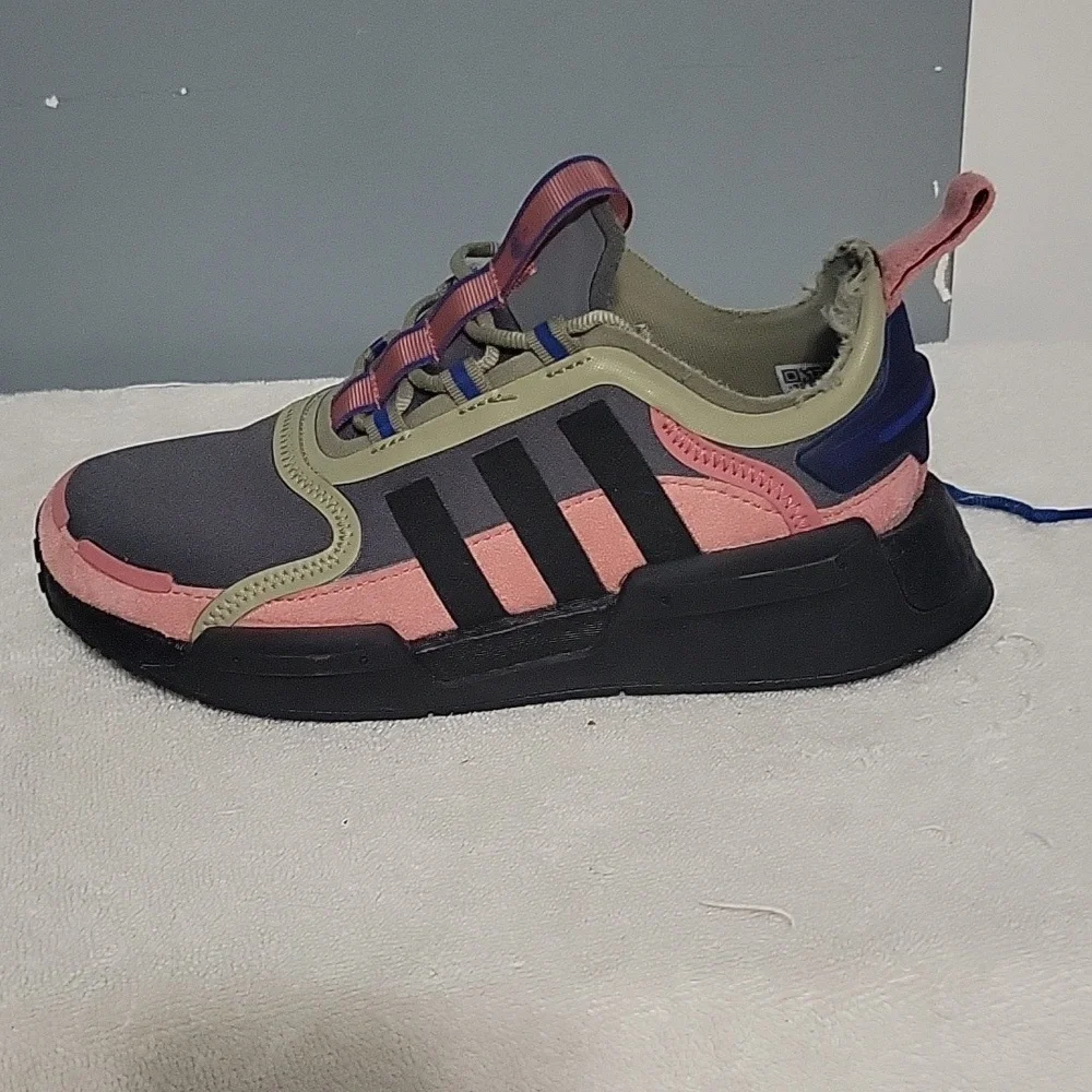 Adidas - Picture 3 of 3